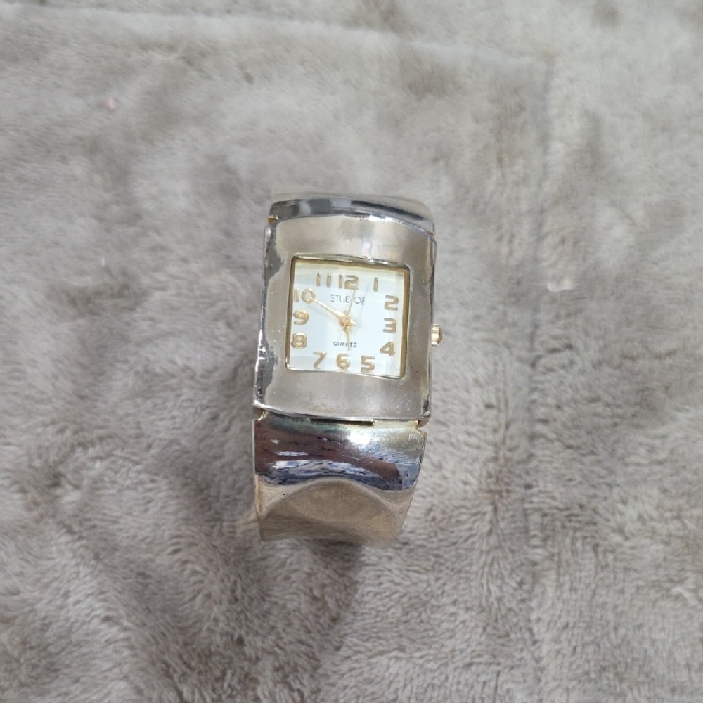 Studio I Women's Quartz Watch Silvertone Stretch Cuff NEW BATTERY WORKS  EUC